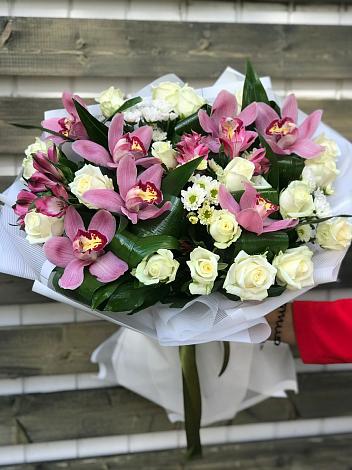 Букет цветов из: Розы и Хризантемы в Подушкино